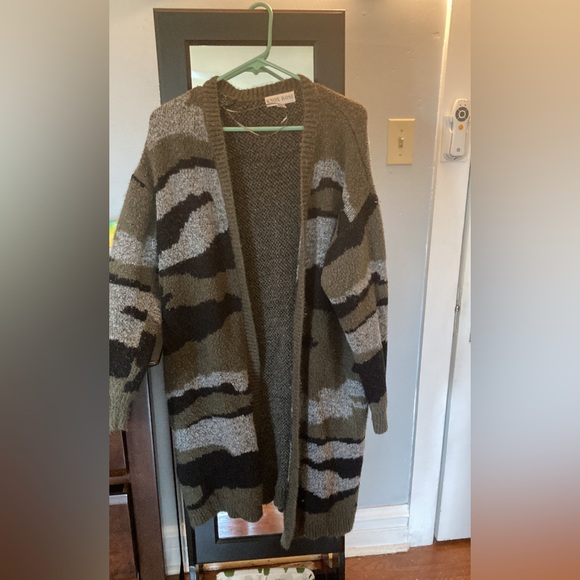 Camo duster, cardigan, size small, super soft, some pilling throughout - Picture 1 of 1